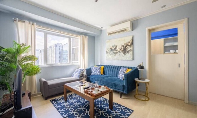 Bonifacio Global City Condo | Bright 2 Bedroom in BGC! Fast Wi-Fi & UHD TVn
