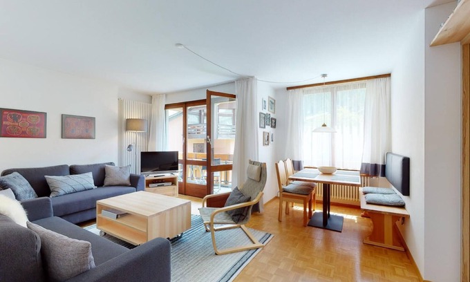 Surlej Apartment | Bright 2-room apartment approx 45m on the first floor (second mezzanine), in a q