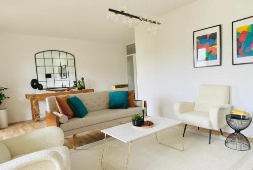 Ludwigshafen-Friesenheim Apartment | Bright 2BR Family-friendly Home -BASF - Free Parking - Super Fast WIFI