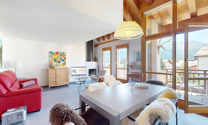 Silvaplana Apartment | Bright 3 ½-room apartment, 80 m2 spread over two floors.