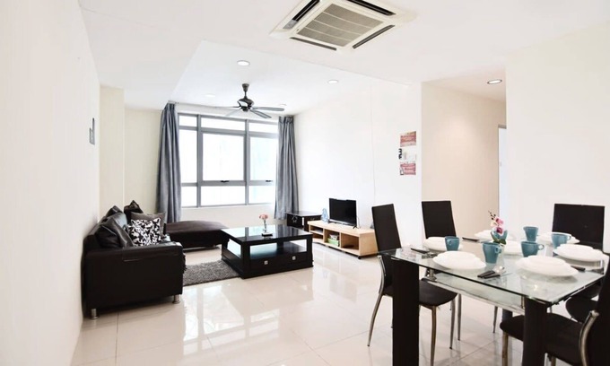 Pudu Apartment | Bright 3BR Apt FREE Parking Near Lalaport KLCC