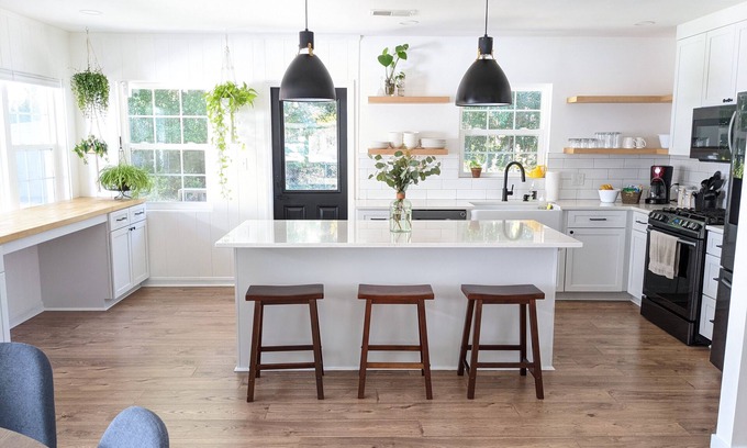 Gainesville House | Bright & Airy HOUSE for 12, Walk to Campus!