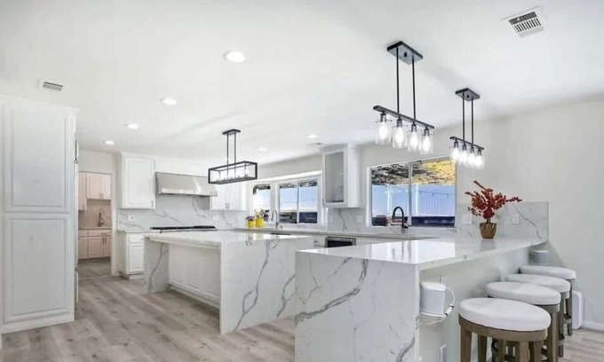 Lake Wohlford House | Bright and Full of Sun I 7 Bds North of San Diego I Sleeps 16