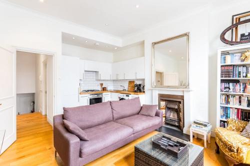 St. Helen's Apartment | Bright and Spacious Notting Hill Nest