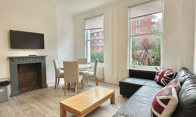 Stockwell Apartment | Bright and Stylish Apartment in Stockwell Comfortable in a Great Location