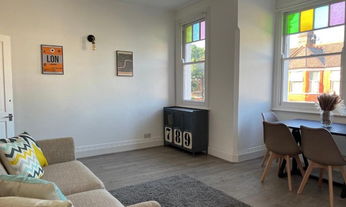 Bruce Grove Apartment | Bright and Stylish 2 Bedroom First Floor Flat