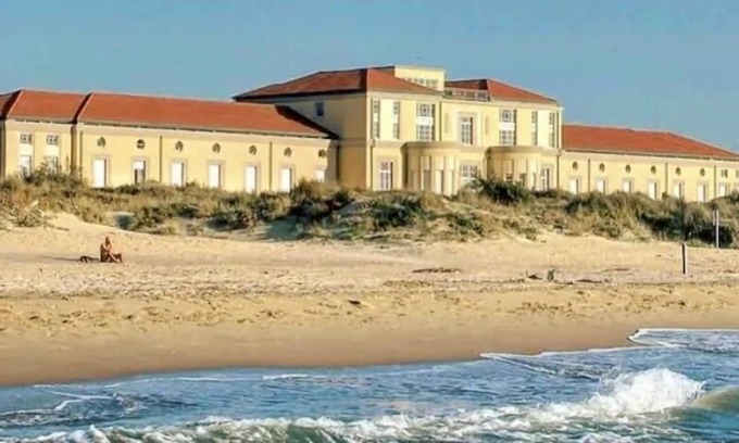 Calambrone Apartment | Bright apartment directly on the beach!