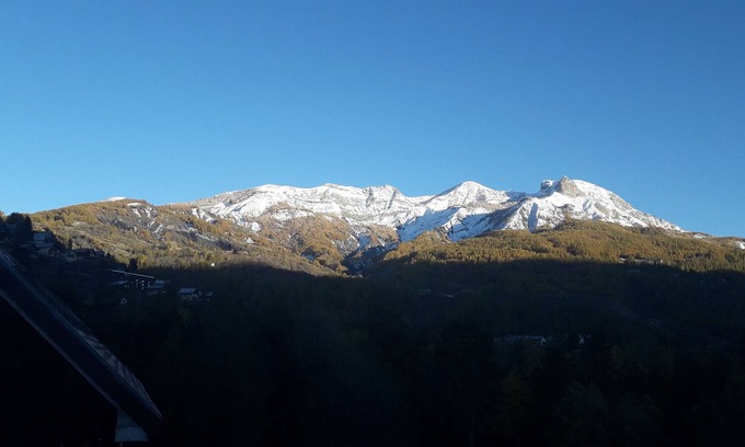 Allos Apartment | Bright apartment with mountain view and parking, 5 minutes from the nature base