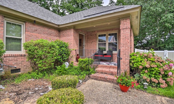 Western Branch North House | Bright Chesapeake Home Near Shopping & Dining