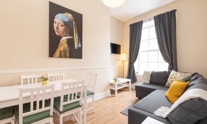 City Centre Dublin Apartment | Bright Citycentre 2Bed apt in Georgian Building