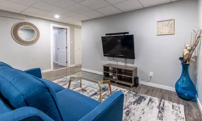Prince George House | Bright & Clean 2BR 1BA Lower Suite w/ WiFi