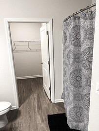 Lansing Apartment | Bright Comfy Getaway close to MSU