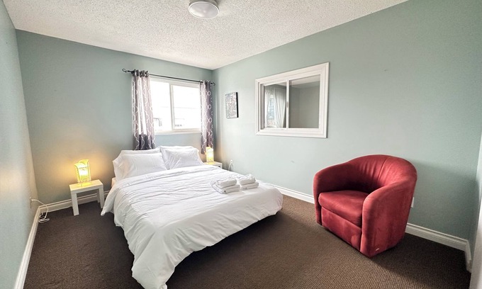 Haney Condo | Bright Condo In Downtown Maple Ridge