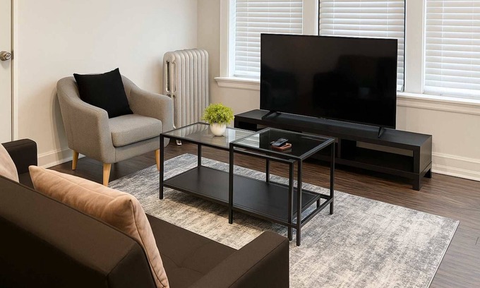 Hyde Park Apartment | Bright & Cozy 1BR Near UChicago