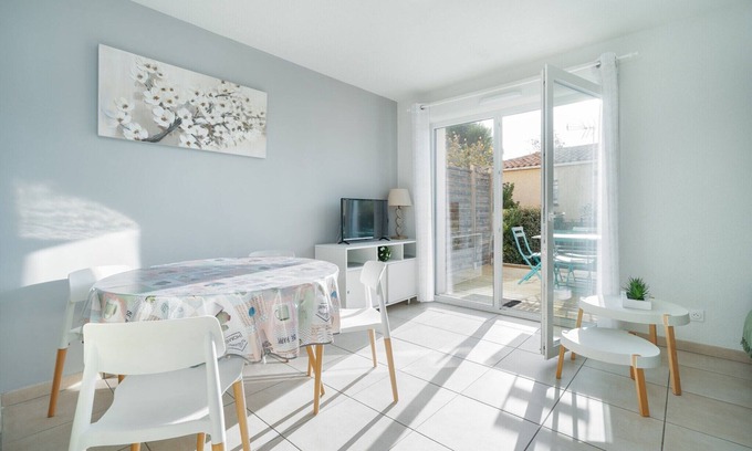 Serignan Villa | Bright Escape Near the Beach