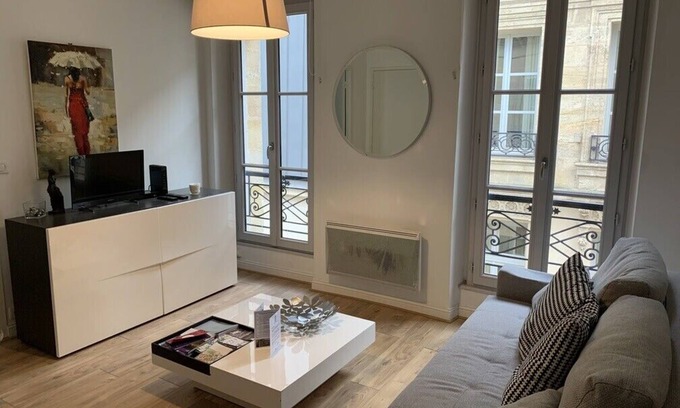 Bordeaux Golden Triangle Apartment | Bright flat in the heart of the city, prestigious location
