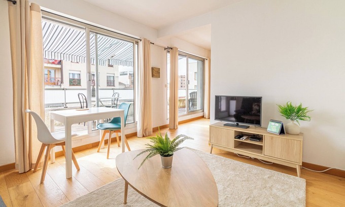 Matabiau Apartment | Bright flat with terrace - near train station