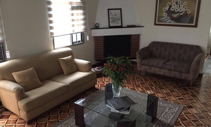 Modelia House | Bright House Rooms 10 mins from the Airport