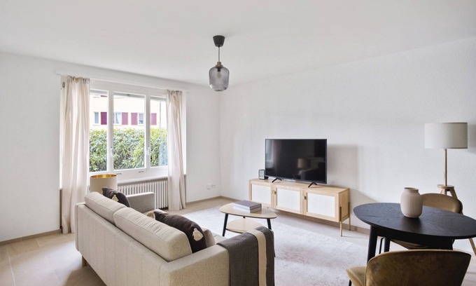Oerlikon Apartment | Bright Oerlikon 2.5 Room w/Storage, 1min to Train Station, by Blueground