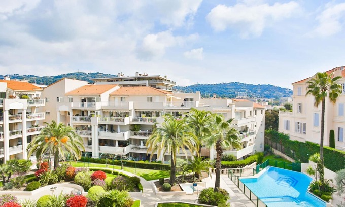 Prado - Republique Apartment | Bright One BDRM Apartment A/C-Swimming Pool/Congress by Olidesi