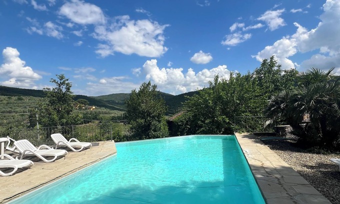 Pieve a Presciano Apartment | Bright open space typical Tuscan, an old tobacco shop