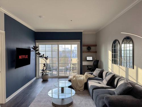 Miracle Mile Apartment | Bright & Spacious in Iconic LA Neighborhood Free parking - 10mins to Cedars