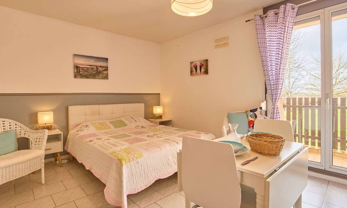 Barbotan-les-Thermes Apartment | Bright studio for 2 near Lake Uby, Free Wifi