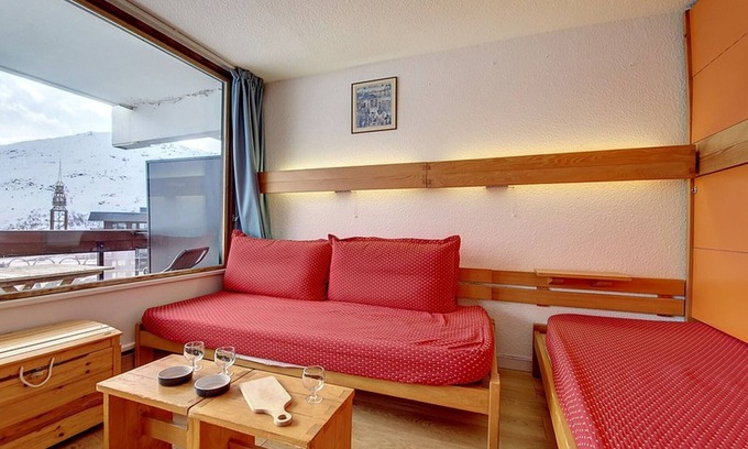 Les Menuires Apartment | Bright Studio at the Foot of the Slopes with Balcony
