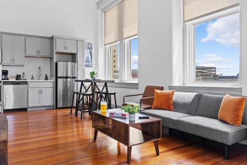 Downtown Louisville Apartment | Bright Studio Unit in Historic Louisville #311