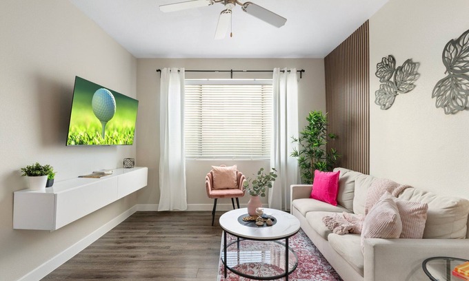 Tempe Apartment | Bright & Stylish 1BR Pool, Gym & Walk to Mill Ave