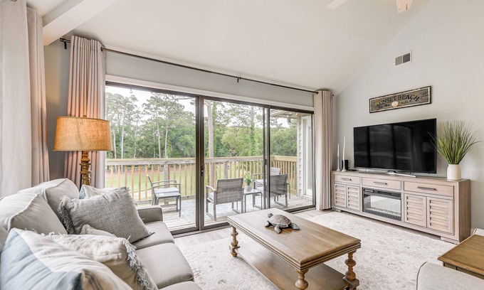 Sea Trail Condo | Bright Sunset Beach Condo w/Golf Course View