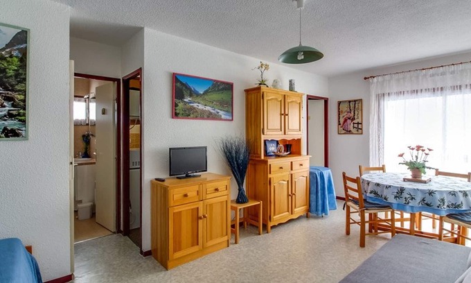 Cauterets Apartment | Bright T2 Apartment with Private Parking, Sleeps 4, Balcony, Near Ski Lifts