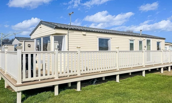 Mappleton House | Brilliant 8 berth caravan for hire at Skipsea Sands Holiday Park ref 41028SF