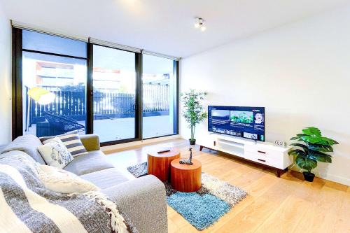 Werribee South Apartment | Brilliant Quay Blvd Apt Close to Wyndham Harbour