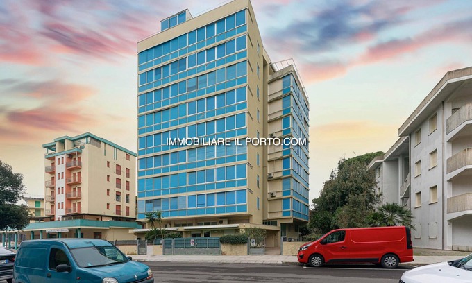 Lido degli Estensi Apartment | Brise Soleil apartment in the pedestrian center