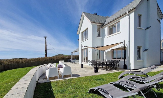 Croyde House | Broad-De Sleeps 10 | Pet Friendly* | Near Beach