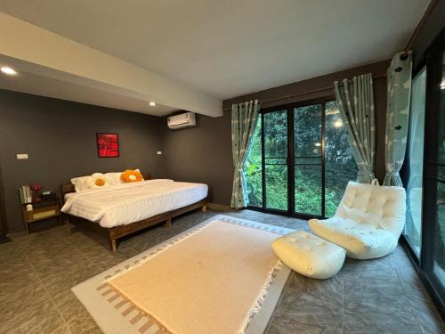 Mae On House | Brookside Nest- Lower Floor