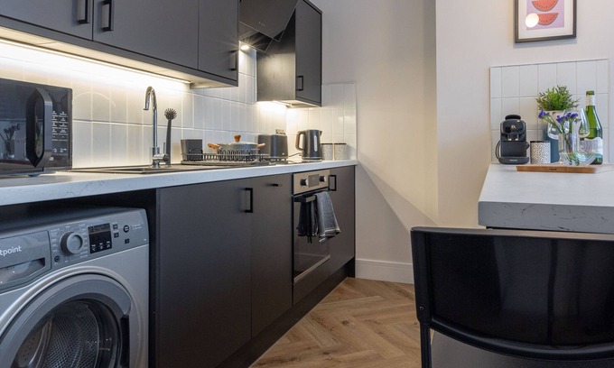 Liverpool Apartment | Broughton Place 2: 1BR Modern Flat in Liverpool