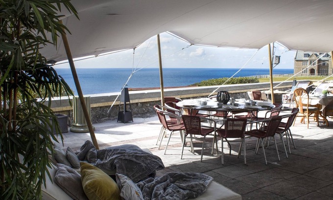 St Just House | Browns, B&B - a hotel room that sleeps 2 guests in 1 bedroom