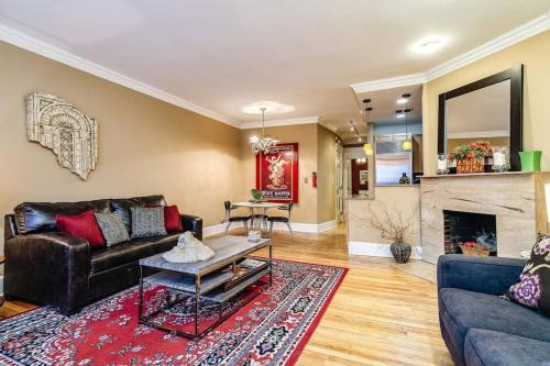Gold Coast Apartment | Brownstone in Gold Coast - Downtown