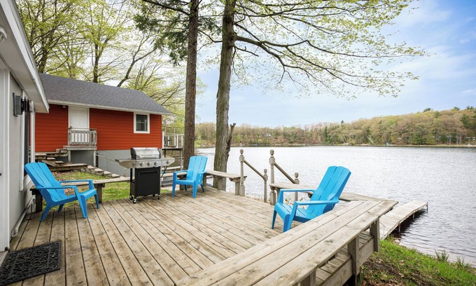 Lake Ann House | Bryan Lake Hideaway | Private Beach | Downtown