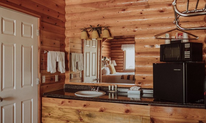 Tropic Cabin | Bryce Canyon Log Cabins