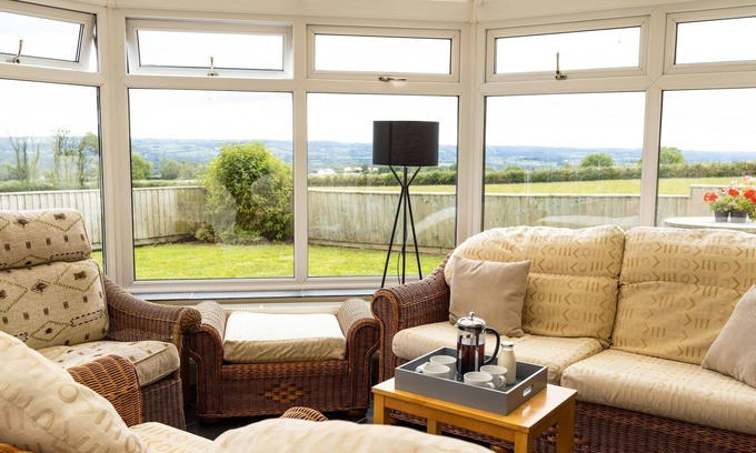 Whitland Cottage | Bryniago, Clynderwen