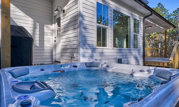 West End House | Bucket List Golf - Private par 3 hole w. hot tub
