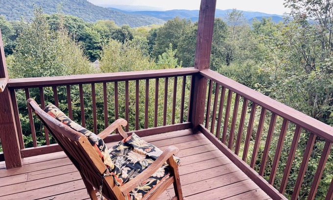 Sugar Mountain Condo | Bucket List Mountain Views, Cozy & Quiet Top Sugar Mountain Cabin, 2bd/2bath.