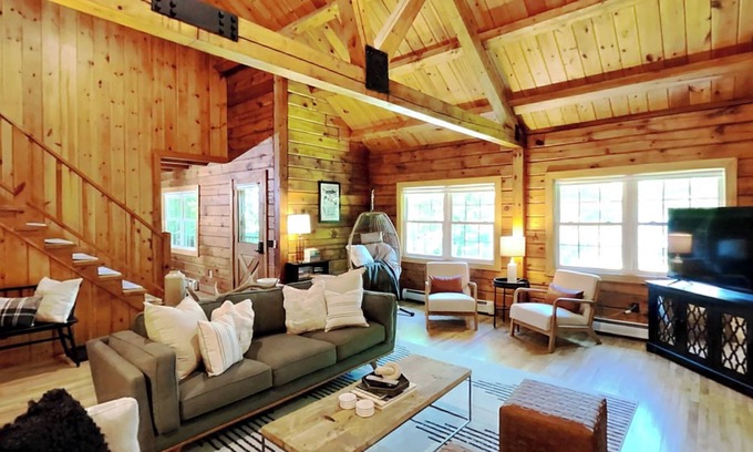 Bucksport Cabin | Bucksport Bliss A Luxe Log Cabin. Waterview & Private.