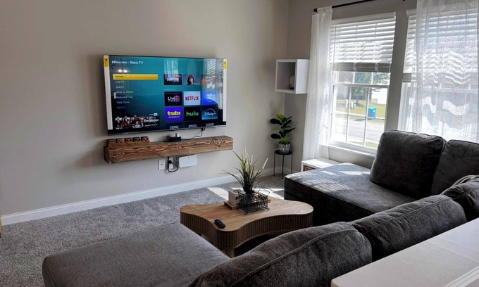 Dry Ridge House | Bud's Place: Family Friendly Spacious 5-bedroom 3 bath house with 3 KING BEDS
