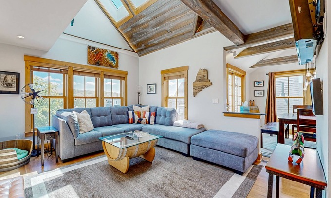 Boothbay Harbor Apartment | Buddy's Barrel House: Dog-Friendly Apartment in Downtown Boothbay Harbor
