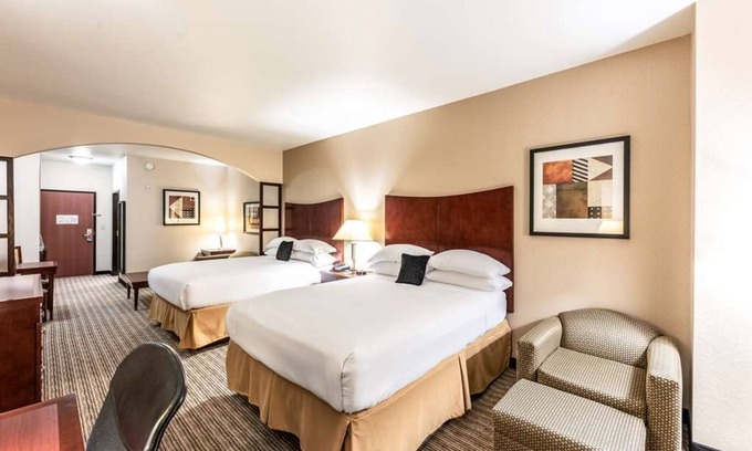 Mineral Wells Hotel | Budget Getaway at Red Lion Inn & Suites Mineral Wells! FREE Breakfast!