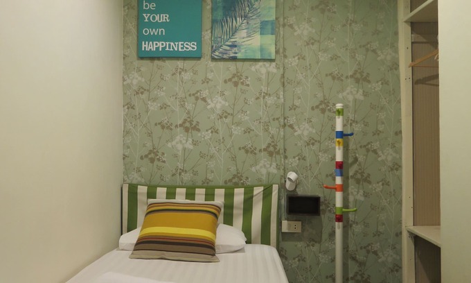 Bang Rak Bed & Breakfast | Budget Single Private in Center of Silom